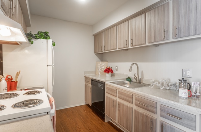 Building Photo - Farmington View Apartments - Farmington Hills, MI