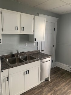 Kitchen with Dishwasher - 109 Tunnelton St