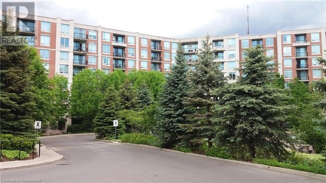 Building Photo - 28 William Carson Crescent