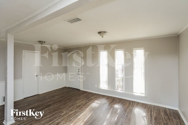 Foto del edificio - 417 Lakeside Dr