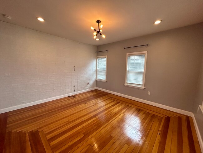 Foto del edificio - 193 Mount Hope Ave