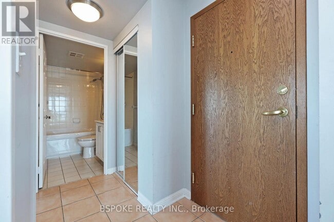 Building Photo - 11 Lee Centre Dr