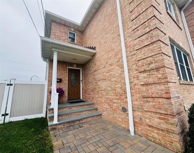 Building Photo - 6 Guilfoy St