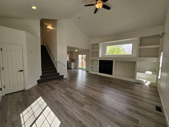 Building Photo - 718 Fairhaven St