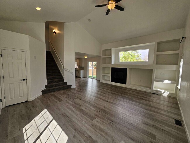 Foto del edificio - 718 Fairhaven St