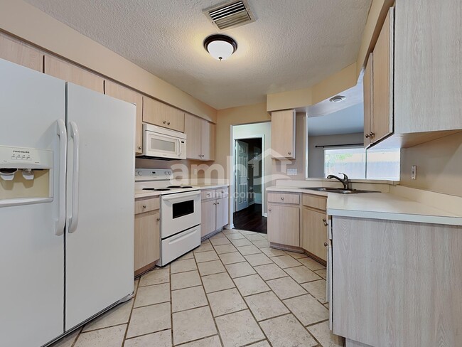 Foto del edificio - 4908 Rambling Rose Pl