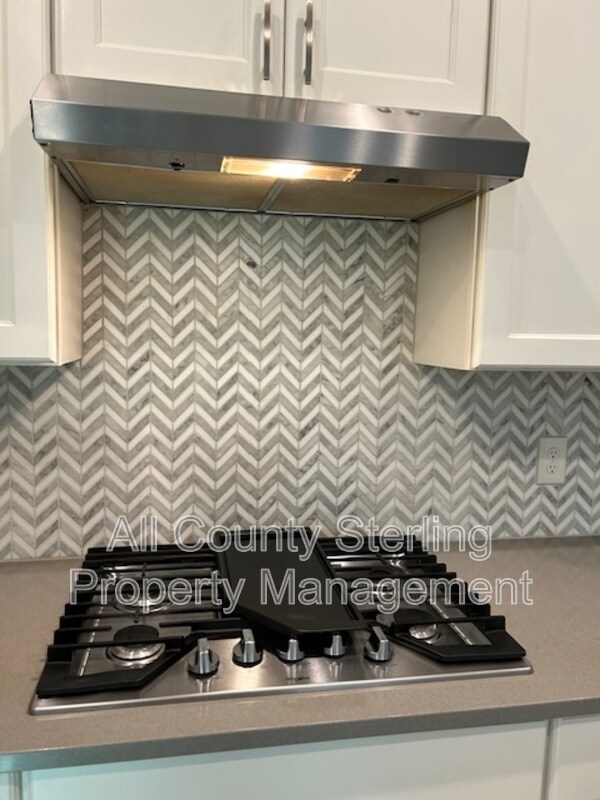 Foto del edificio - 2437 Park Ridge St