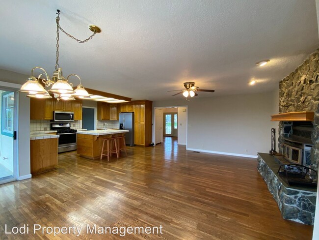 Building Photo - 4 br, 2.5 bath House - 21409 Highway 12