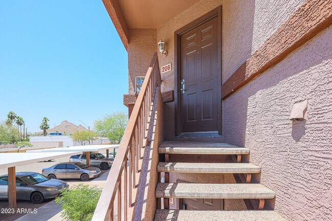 Foto del edificio - 16033 N 25th St