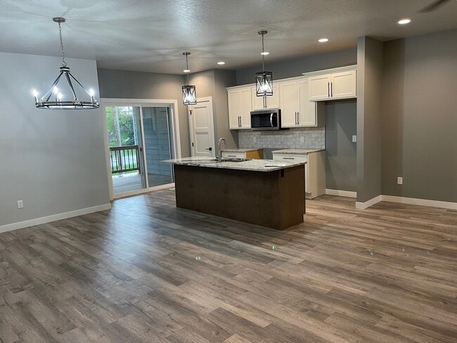 Building Photo - Twin home - 109