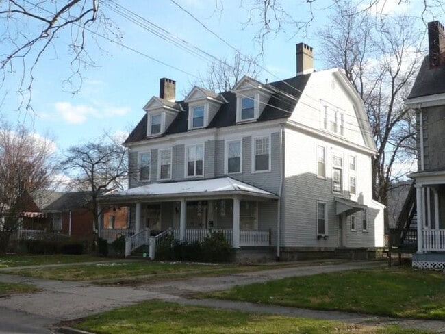 Building Photo - 658 Maple Ln