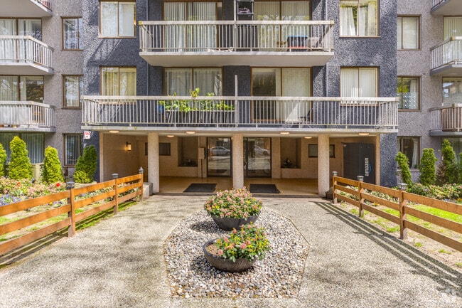 Entrance - Haro Apartments