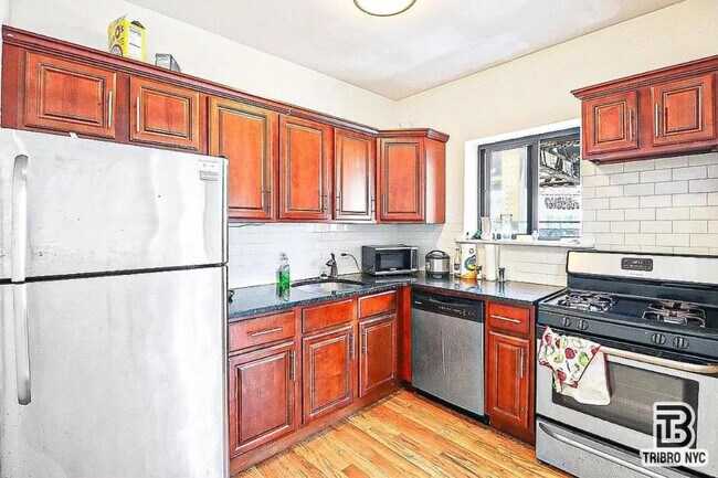 Foto del edificio - 3 bedroom in BROOKLYN NY 11221