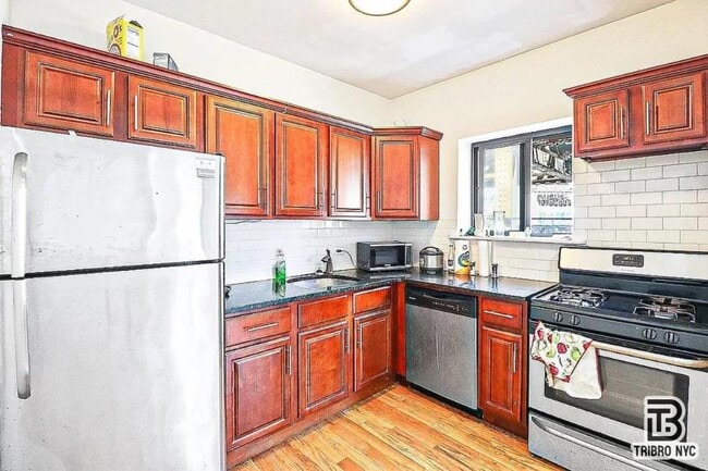 Building Photo - 3 bedroom in BROOKLYN NY 11221