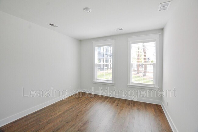 Building Photo - 1523 Hidalgo Dr