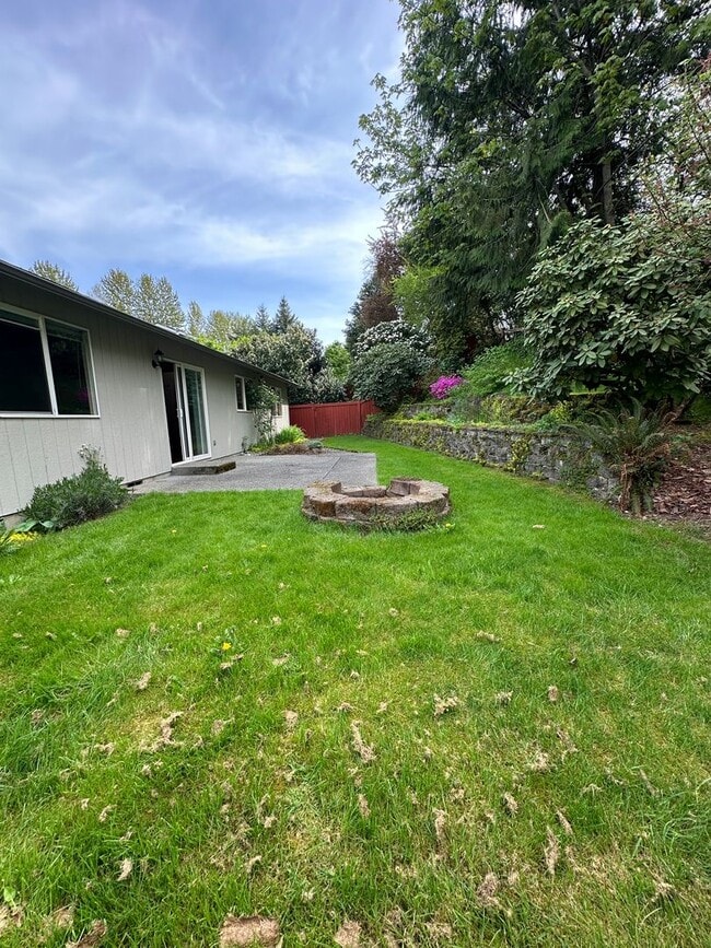Building Photo - Granite Falls Rambler