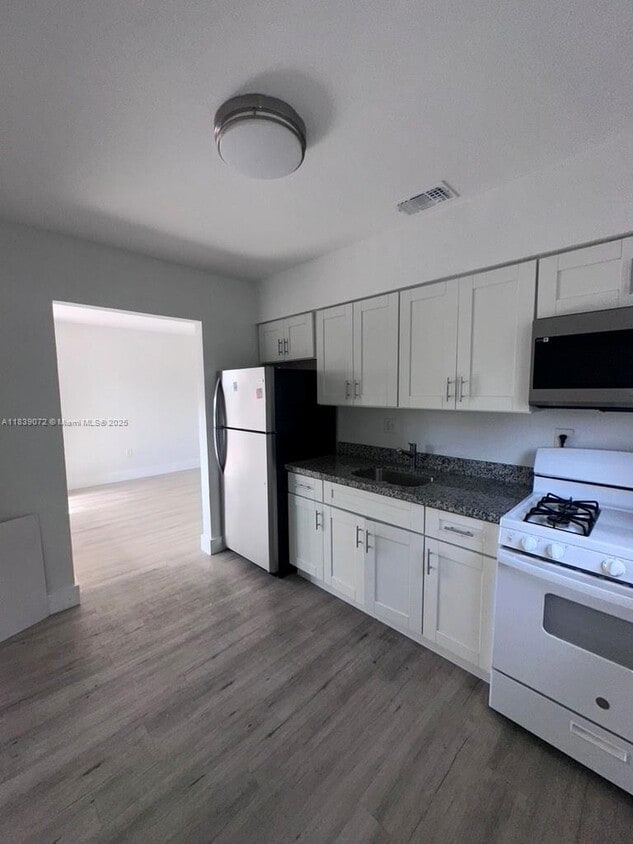 Primary Photo - 69 NW 35th St