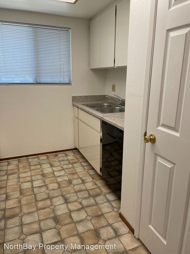 Building Photo - 2 br, 1.5 bath House - 2545 Vallejo St
