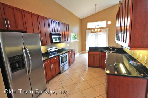 Foto del edificio - 673 Lake Harbor Cir
