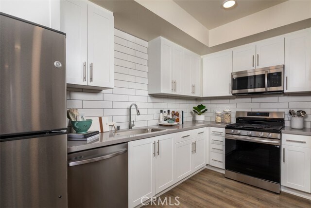 Building Photo - 39261 Delhaven St