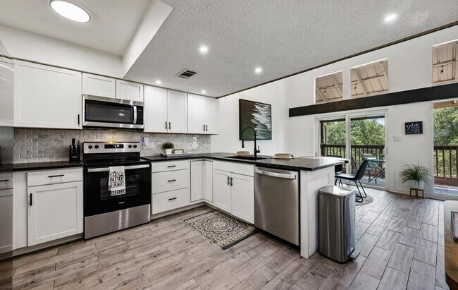 Foto del edificio - 514 Demarett Dr