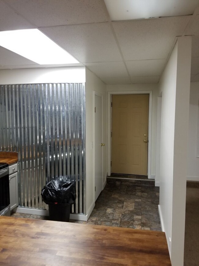 Building Photo - Newly remodeled 2 bed 1 bath in Prime Stev...