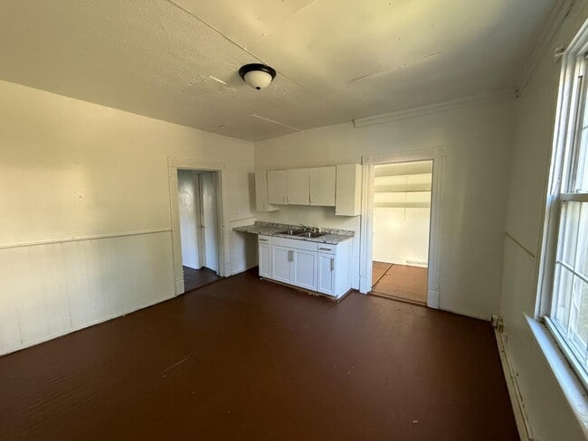 Photo - 200 Wall St House