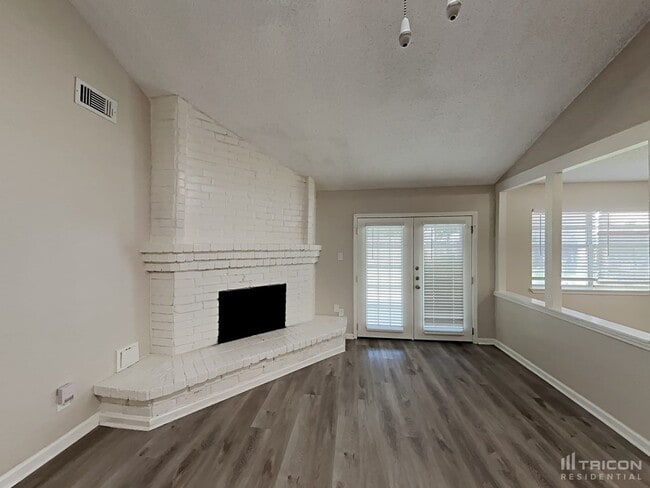 Building Photo - 18927 Jodywood Dr