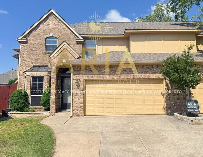 Foto del edificio - STUNNING 3 BED/2.5 BATH BROOKHAVEN DUPLEX!...