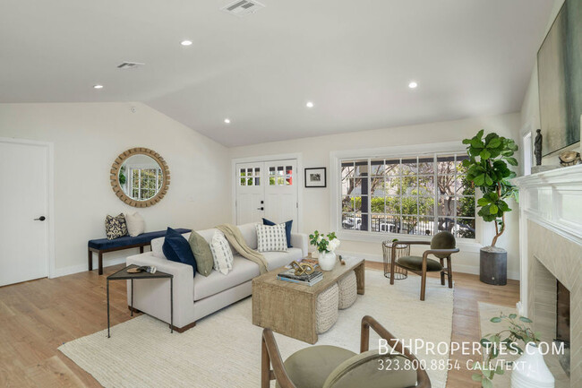 Building Photo - Luxury Home in the Heart of Larchmont Vill...