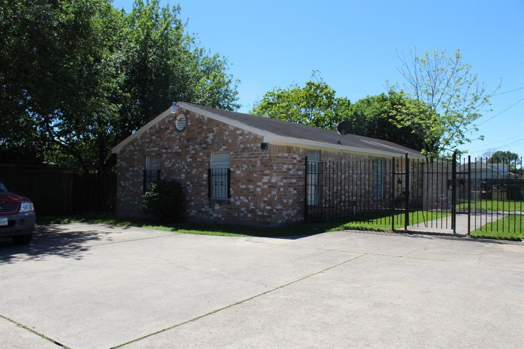 220 Westward Ave, La Marque, TX 77568 Townhome Rentals in La Marque