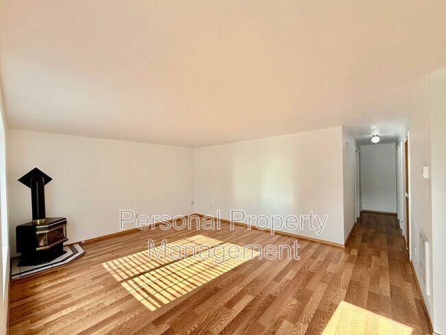 Building Photo - 4102 NE 131st Ave