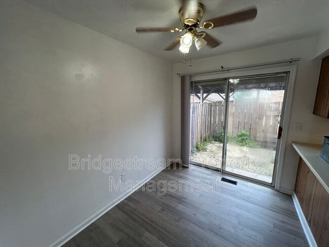 Building Photo - 971 Taylorsview Dr