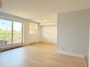 Building Photo - 1071 McDougall St