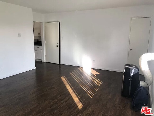 Building Photo - 2530 Carmona Ave