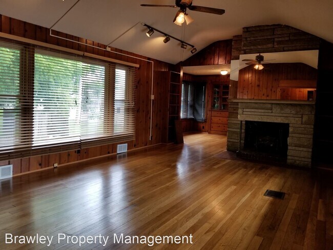 Foto del edificio - 3 br, 2 bath House - 1217 N. College Ave