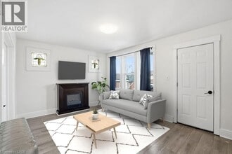 Building Photo - 1 Fairholt Rd N