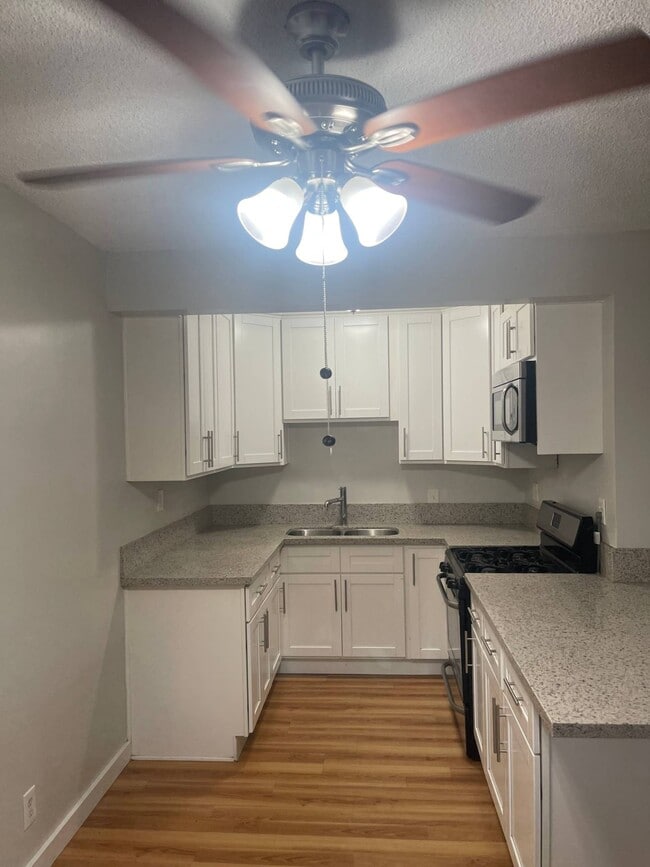 Building Photo - Ridgewood Apartments