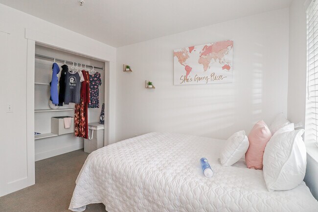 Foto del edificio - Fleur De Lis Apartments - Student Housing