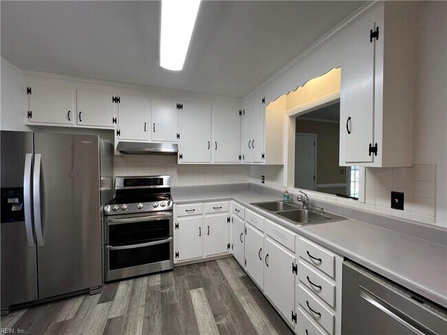 Building Photo - 728 Milton Dr