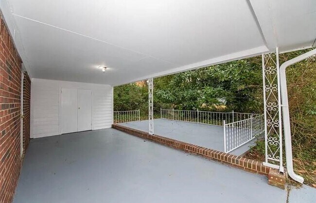 Foto del edificio - 2042 Jones Rd NW