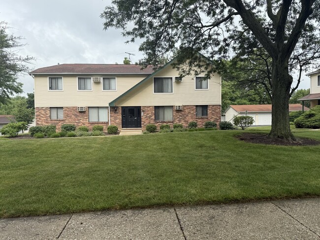 Building Photo - 8332 Oak Leaf Dr
