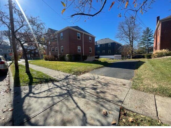 Foto del edificio - 1804 W North Bend Rd