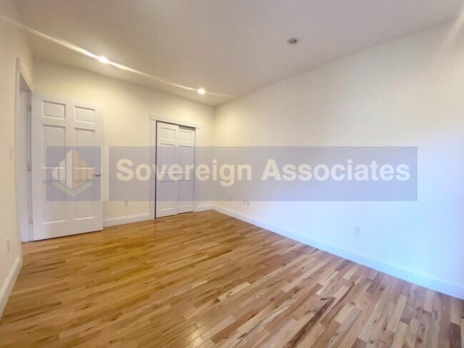 Foto del edificio - 250 W 99th St