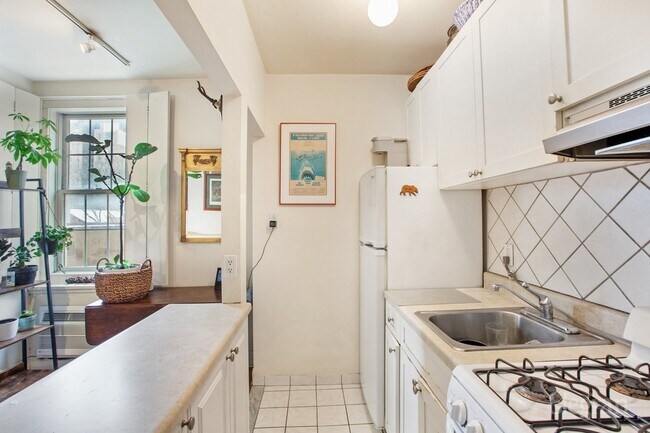 Foto del edificio - 172 E 61st St