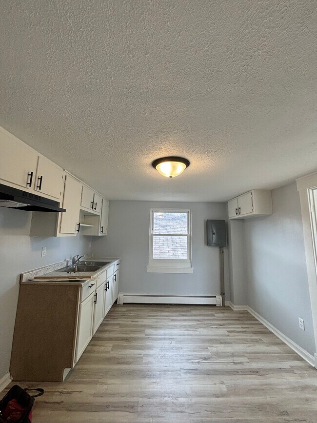 Foto del edificio - 1187 Simmons Ave