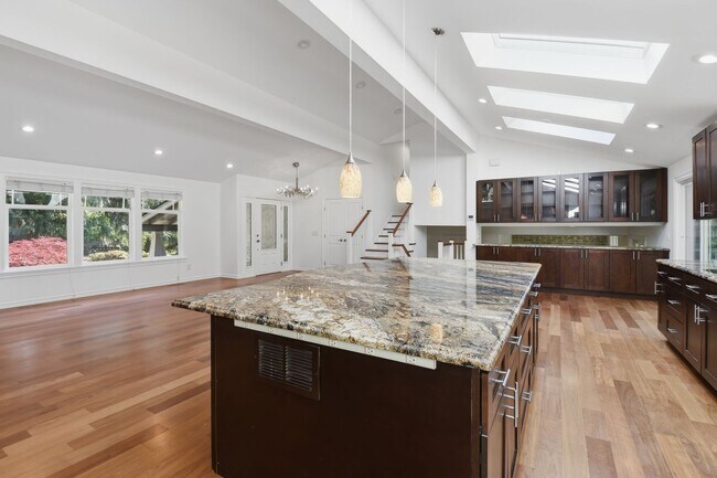 Foto del edificio - 3bd/2.5ba Bellevue Home