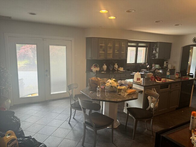 Building Photo - 2 Bedroom Single Family Home in Wilkes Barre