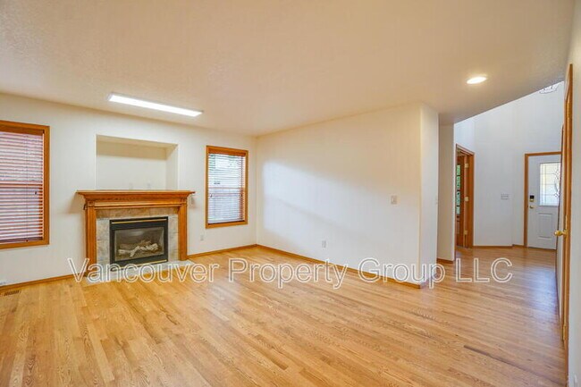 Building Photo - 15720 NE 13th Way