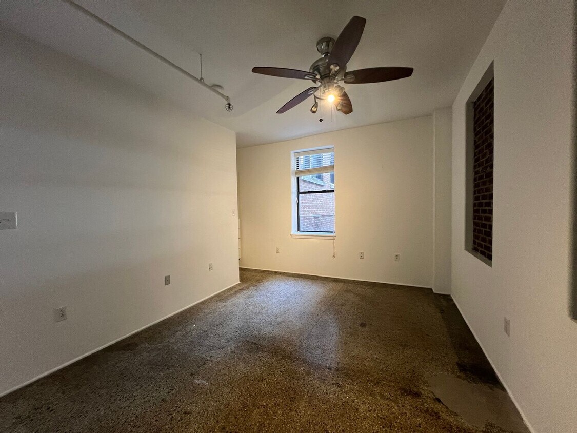 Primary Photo - Amazing condo in historic Bennie Dillon Bu...